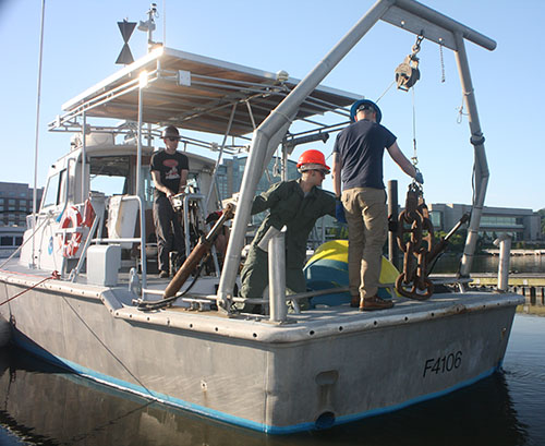 CBIBS and field staff prepare the new buoy's ground tackle before leaving the dock